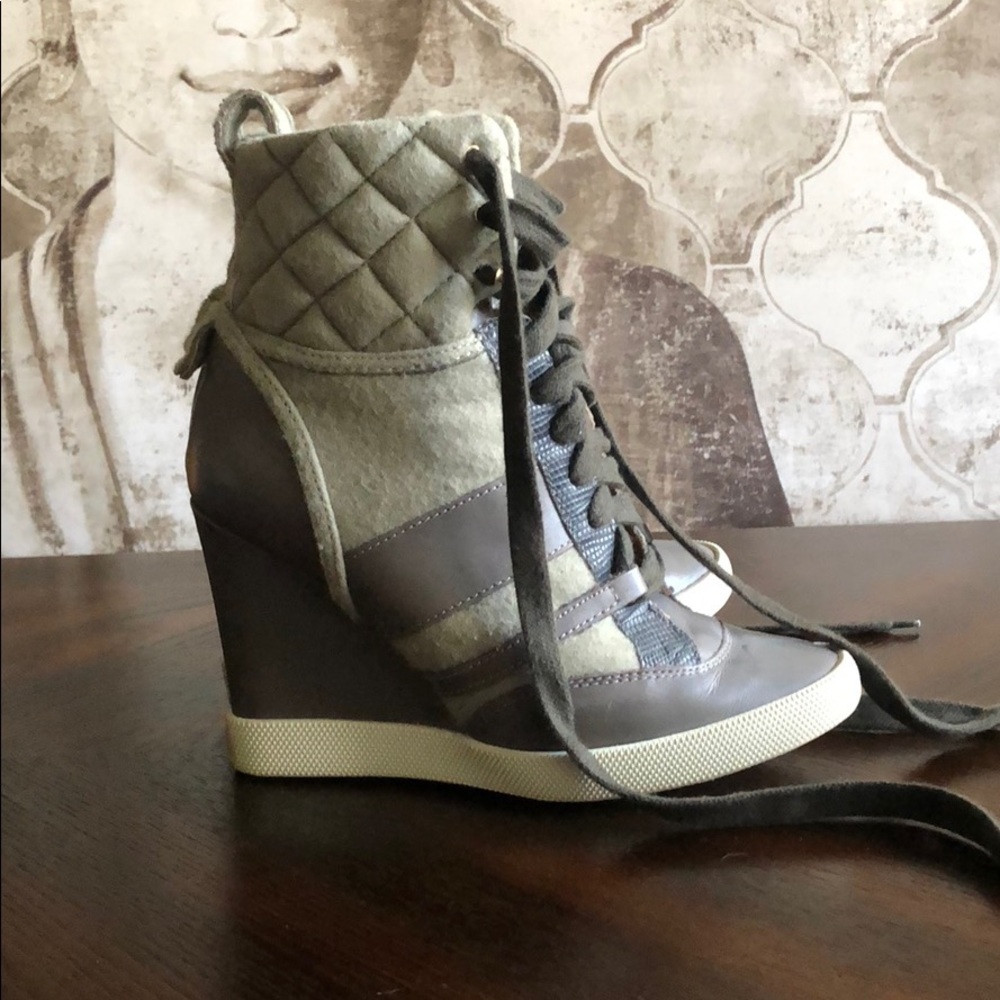 FLASH SALE DROP!⬇️ CHLOE wedge sneaker booties🌟 - Picture 3 of 9